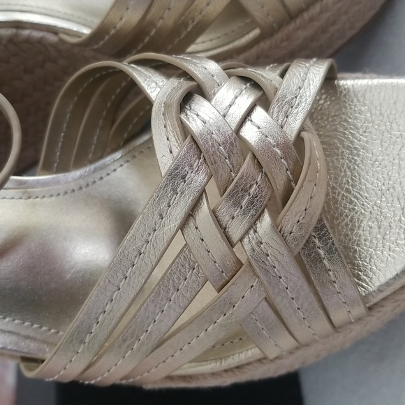 New Coach Dottie Metallic Tumbled Platinum Wedge Sandals - Picture 8 of 10